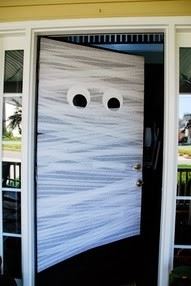 12 easy diy halloween decorations mummy door